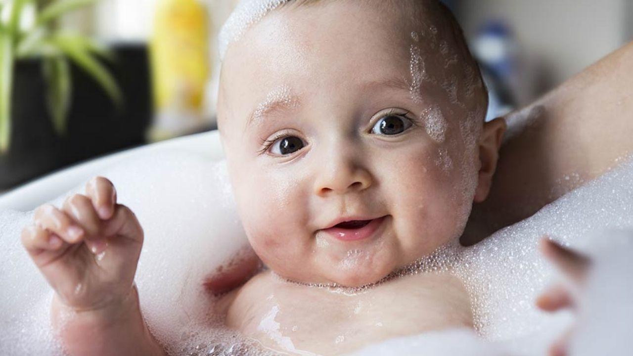 bathe a newborn baby